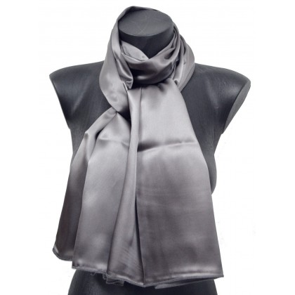 Echarpe en satin de soie grise