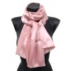 Echarpe en satin de soie rose poudre