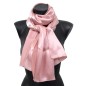 Echarpe en satin de soie rose poudré