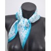 Foulard carré en soie bleu à étoiles