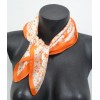 Foulard carré en soie orange à étoiles