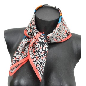 Petit carré en soie rose  - qual. sup