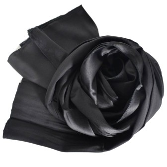 Echarpe en satin de soie noire