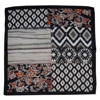 Petit carré en soie patchwork noir