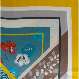 Carré soie 65cm fleur cadre jaune