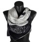 Carré soie 110cm noir et blanc fleurs