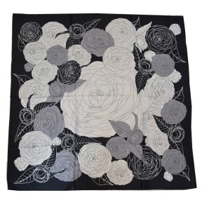 Carré soie 110cm noir et blanc fleurs