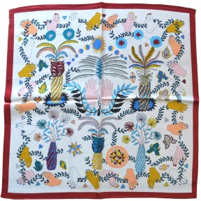 Petit carré en soie mains