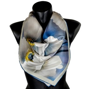 Foulard soie carré grandes fleurs blanches