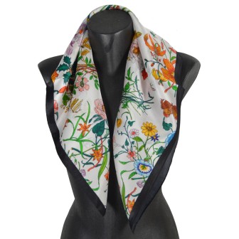 Carré soie 65cm fleurs cadre noir