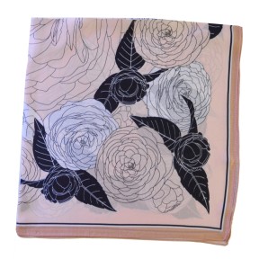 Carré soie 65cm fleurs fond rose