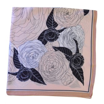 Carré soie 65cm fleurs fond rose