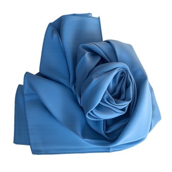 Echarpe en satin de soie bleu jean