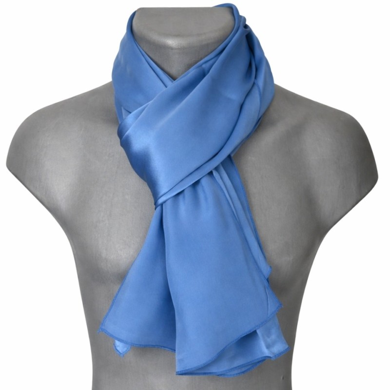 Echarpe en satin de soie bleu jean Echarpe en satin de soie bleu jean