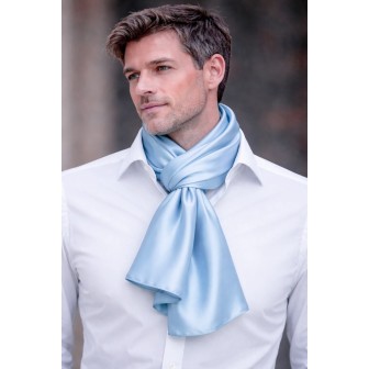 Echarpe en satin de soie bleu ciel