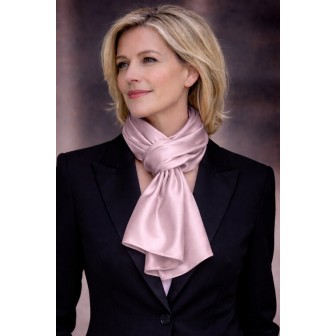 Echarpe en satin de soie  rose  poudré