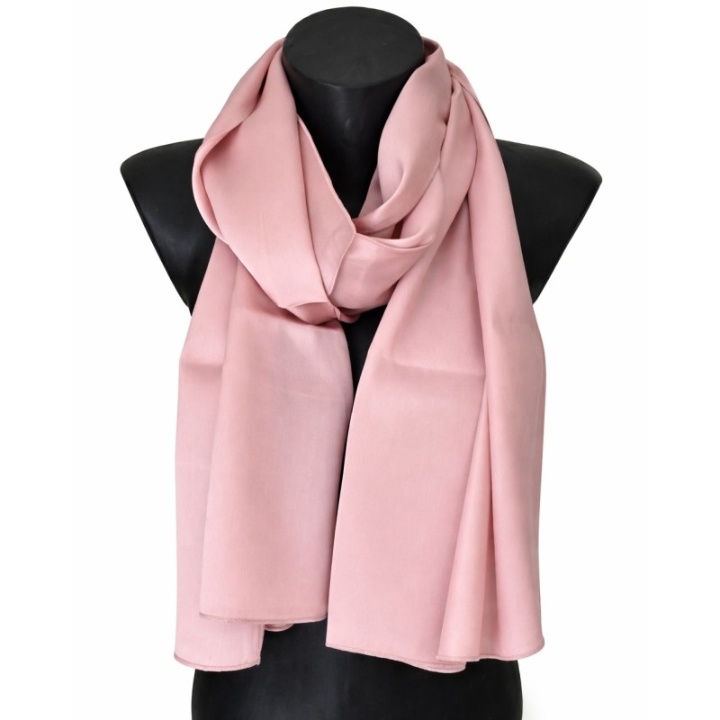 Echarpe en satin de soie rose poudré