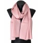 Echarpe en satin de soie rose poudré