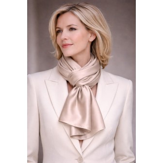 Echarpe en satin de soie chair