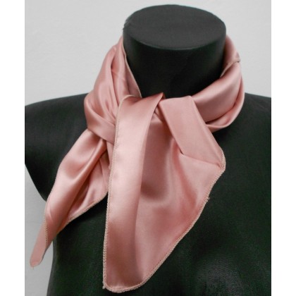 Petit carré en soie rose poudré - qualité sup