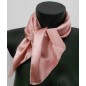 Petit carré en soie rose poudré - qualité sup Petit carré en soie rose poudré - qualité sup